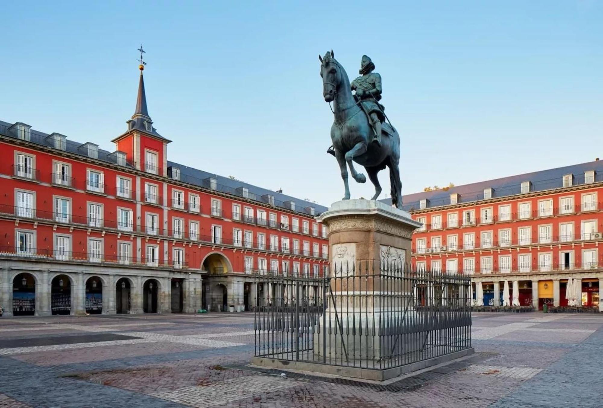 Apartamentos Day Madrid Sol Centro Gran Via Екстериор снимка