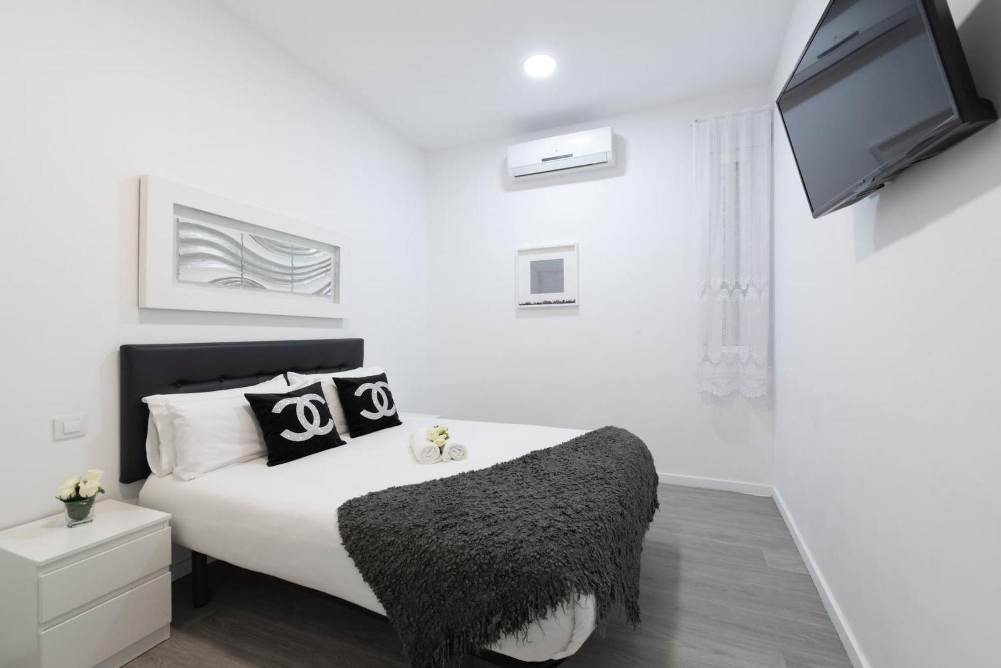 Apartamentos Day Madrid Sol Centro Gran Via Екстериор снимка