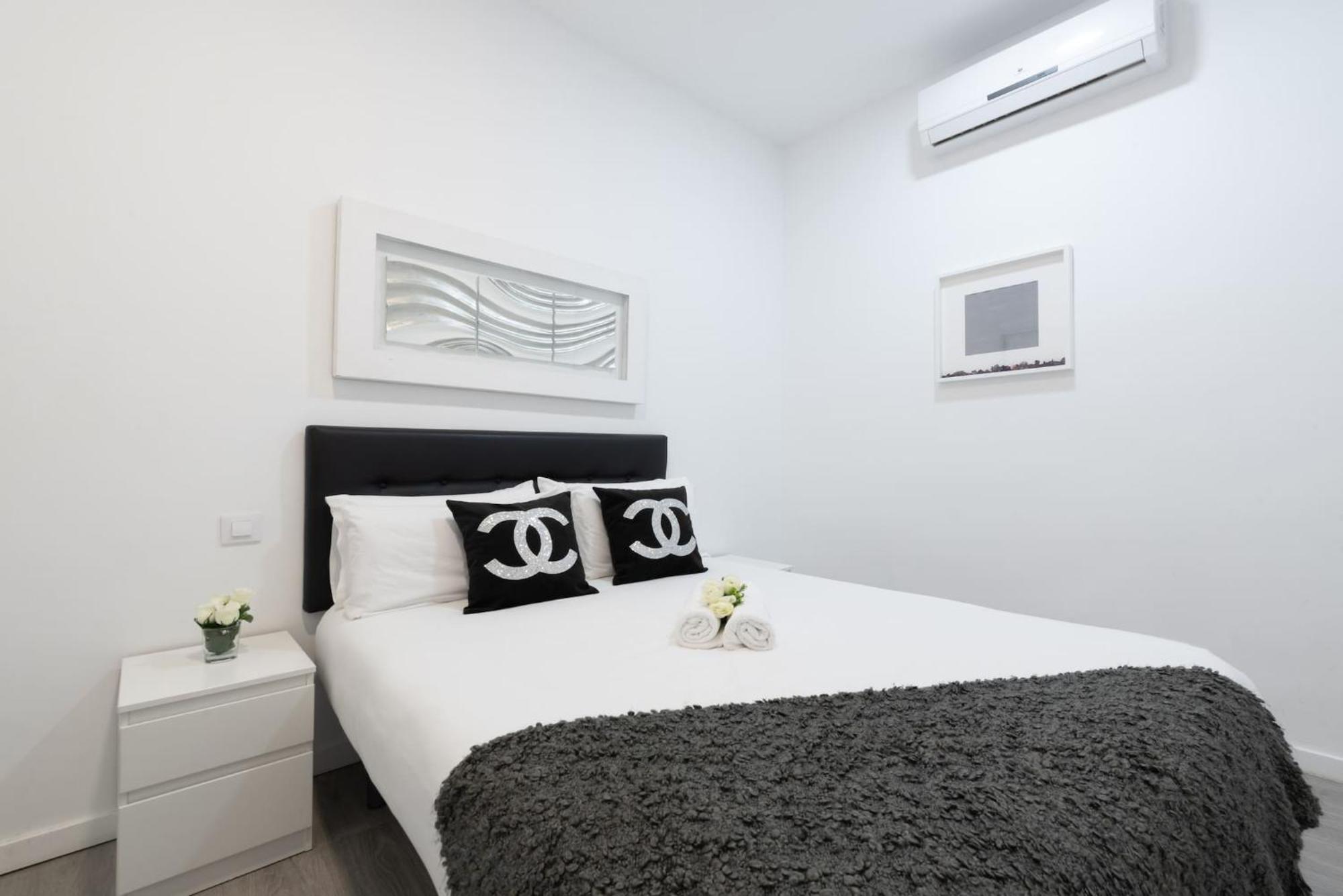 Apartamentos Day Madrid Sol Centro Gran Via Екстериор снимка