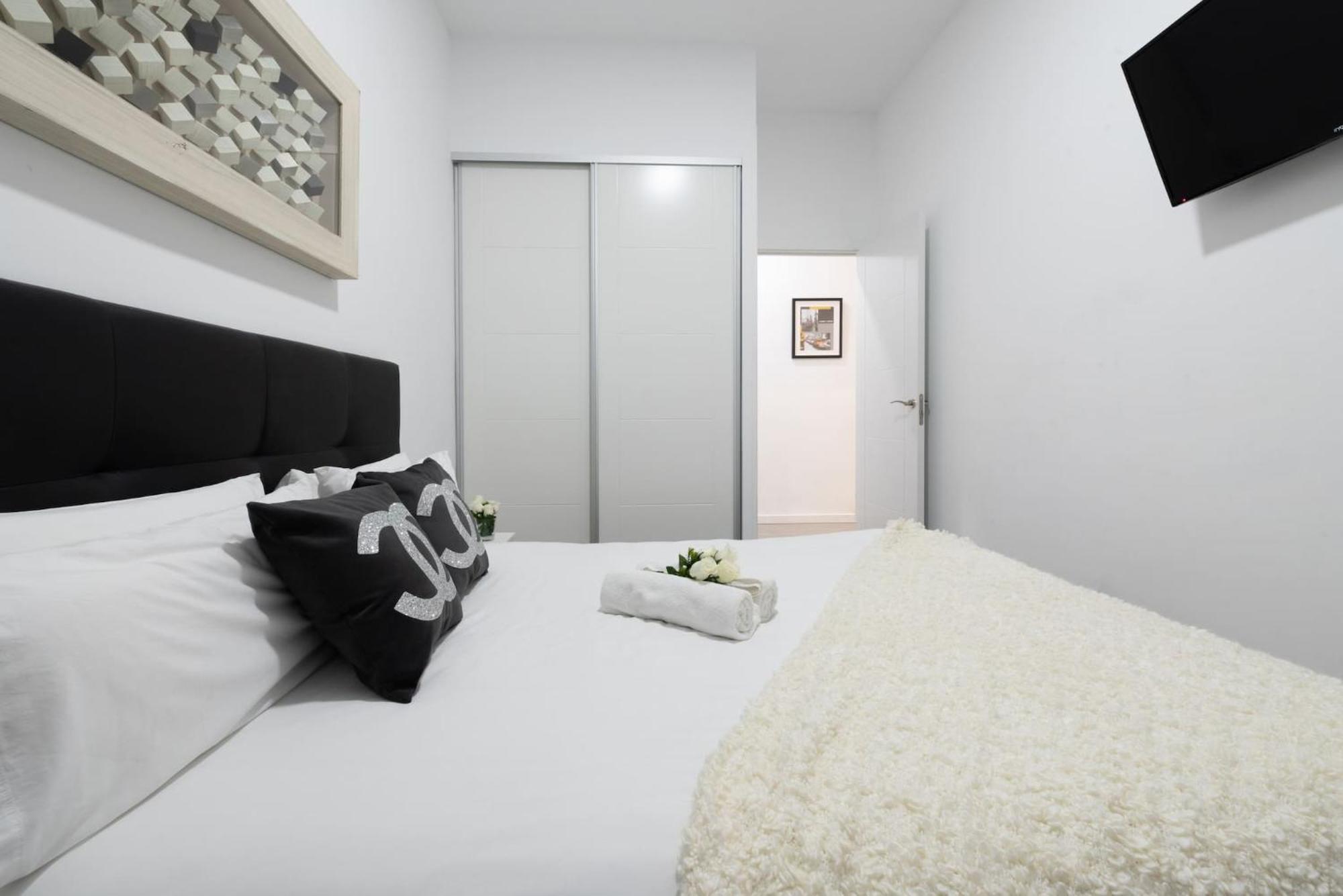 Apartamentos Day Madrid Sol Centro Gran Via Екстериор снимка