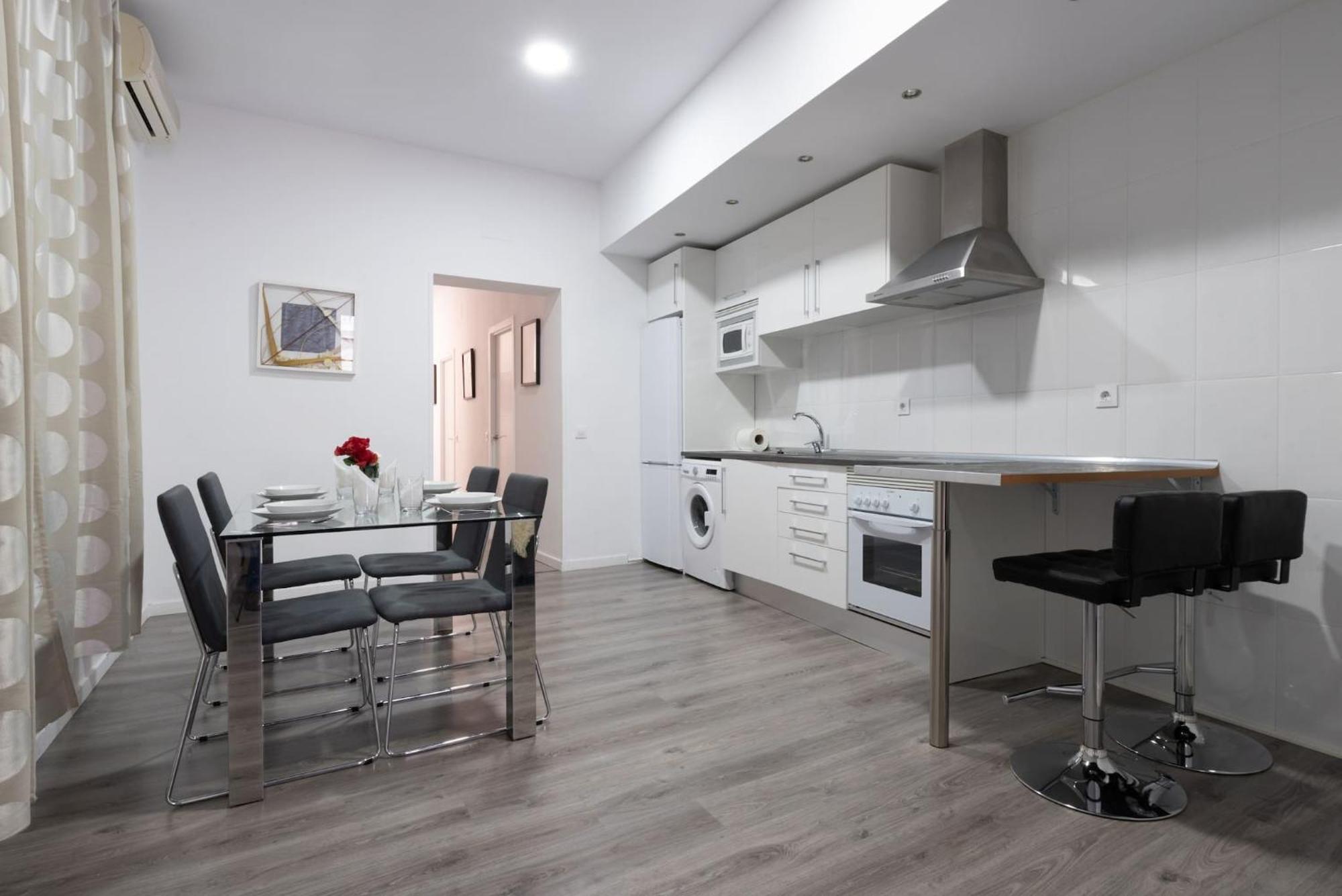 Apartamentos Day Madrid Sol Centro Gran Via Екстериор снимка