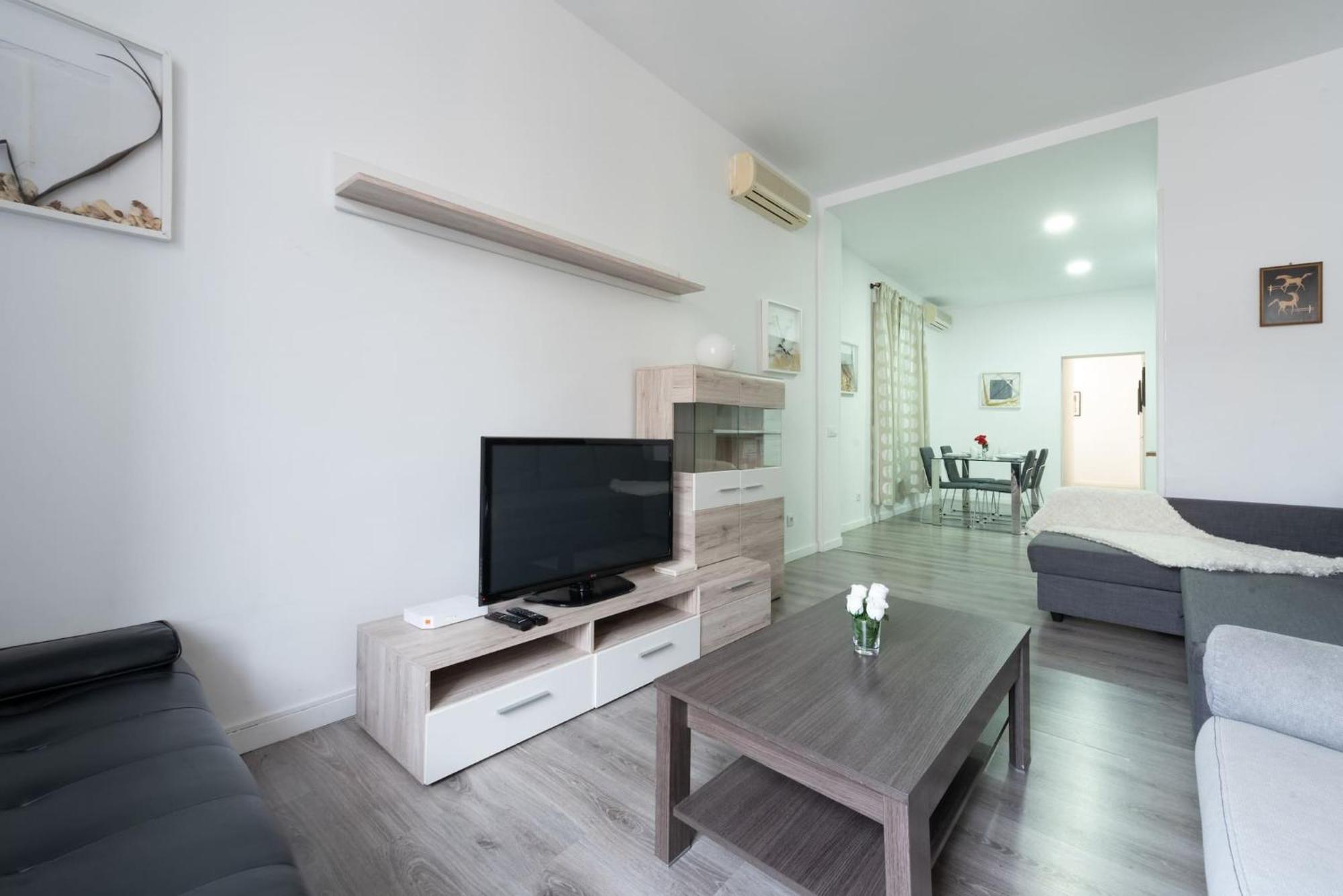 Apartamentos Day Madrid Sol Centro Gran Via Екстериор снимка
